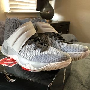 Kyrie 2 - Omega